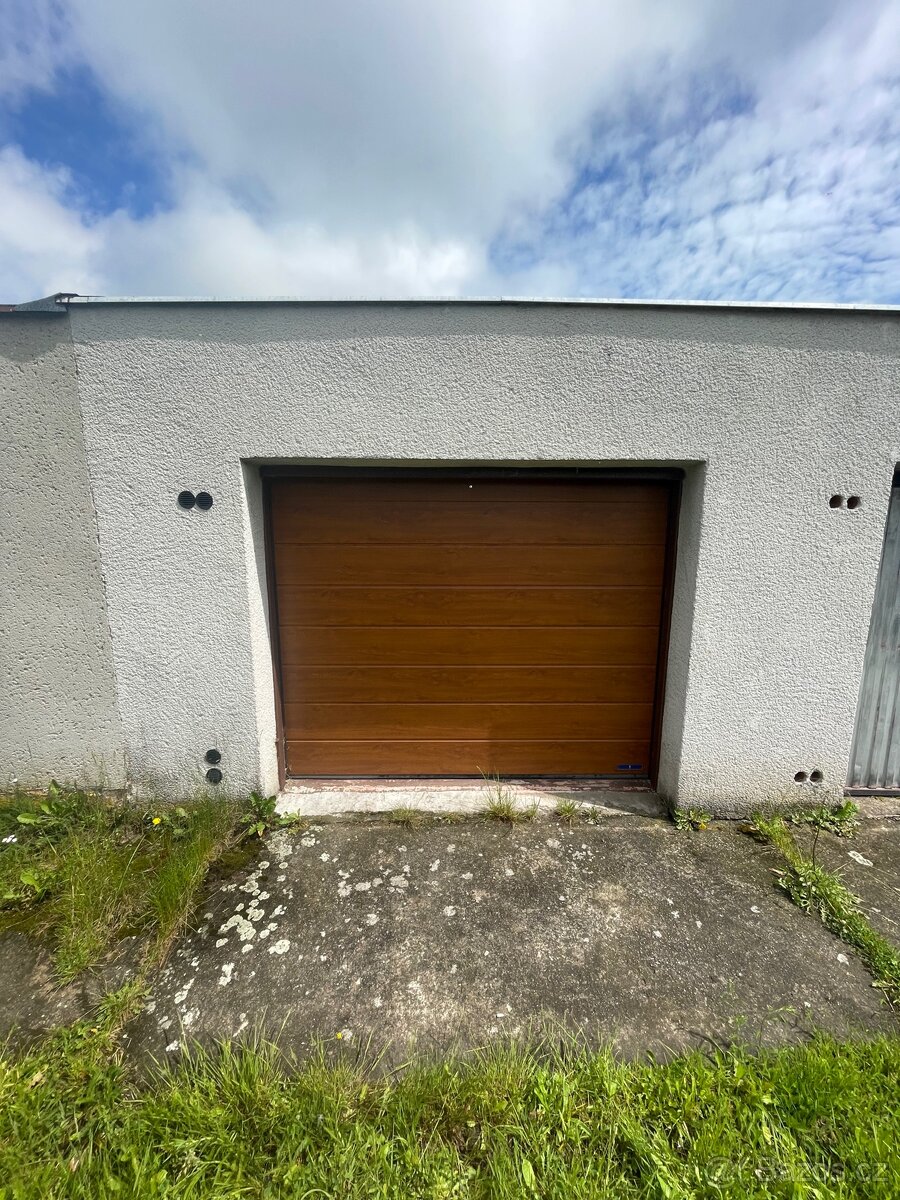 22m2 garáž v Červeném Kostelci U Kaštánku