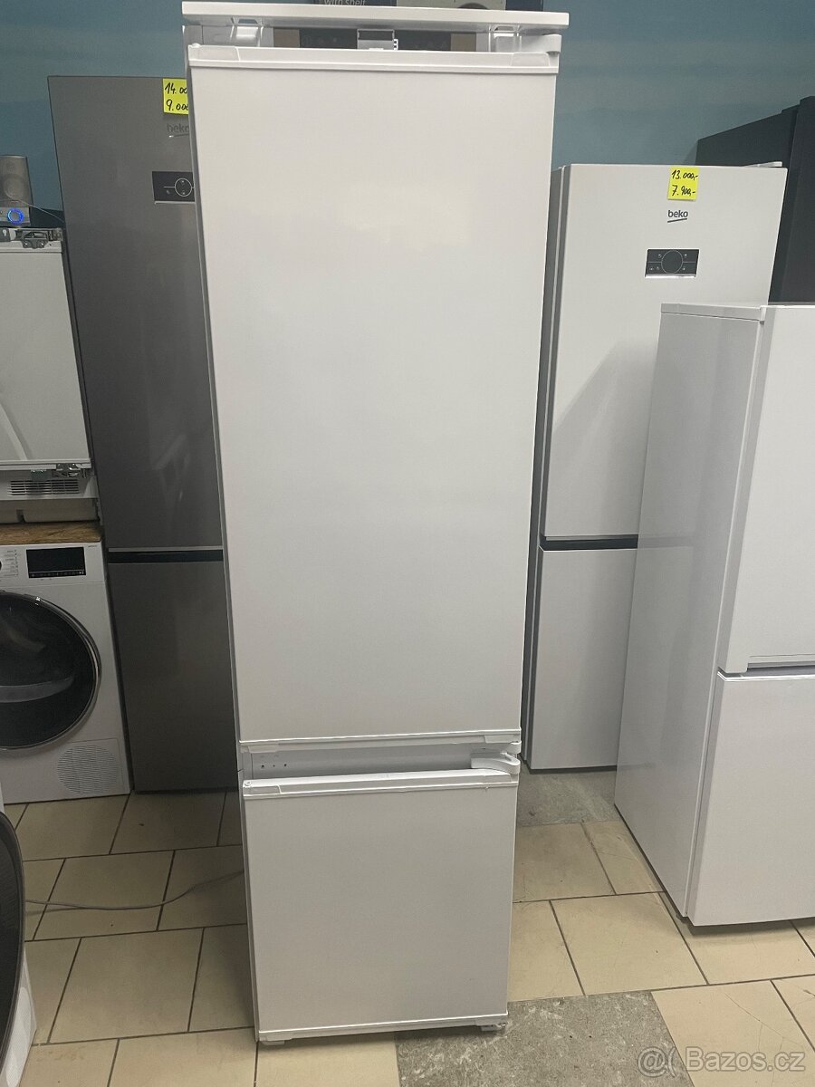 Nepoužitá vestavěná lednička Beko BCNA306E4SN
