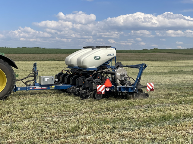 Secí stroj Kinze 3505 8R