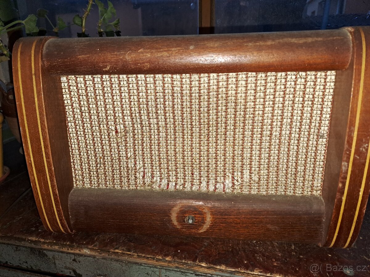 Starožitné rádio Tesla