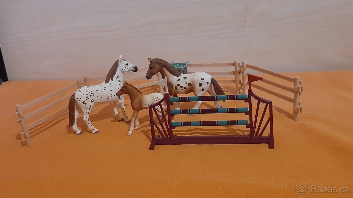 Schleich 42433 Set appalosští koně a tréninkové příslušenstv