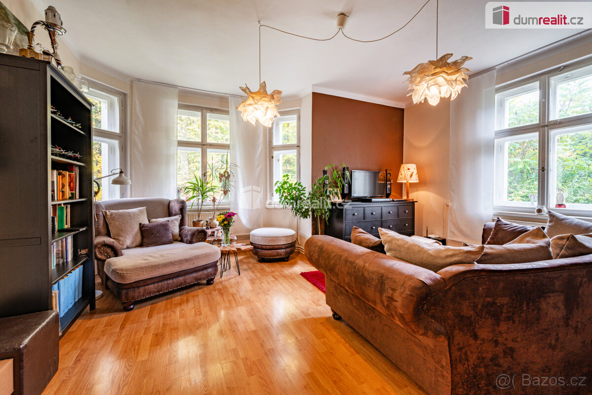 Prostorný byt 3+1 ve zvýšeném přízemí rodinné vily se zahrad