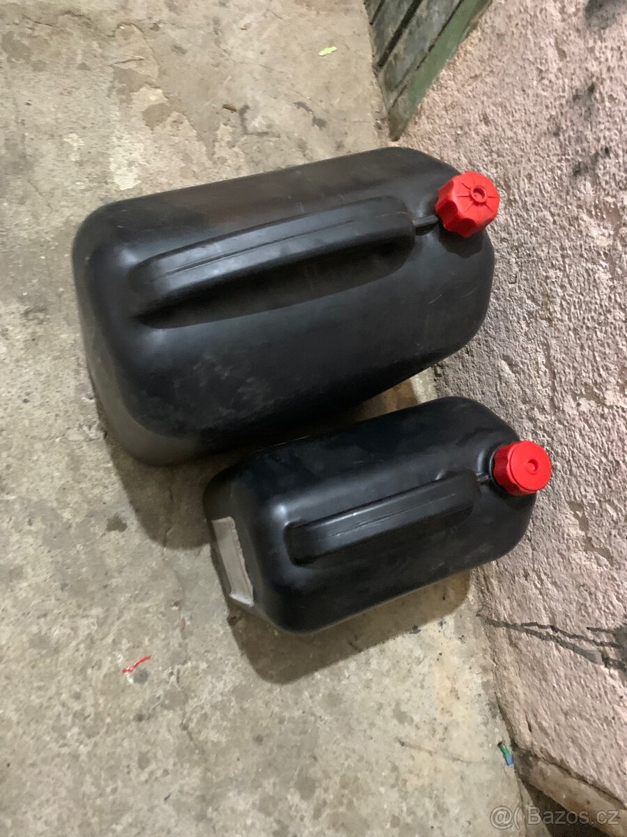 Kanystry s naftou 20l a 10l