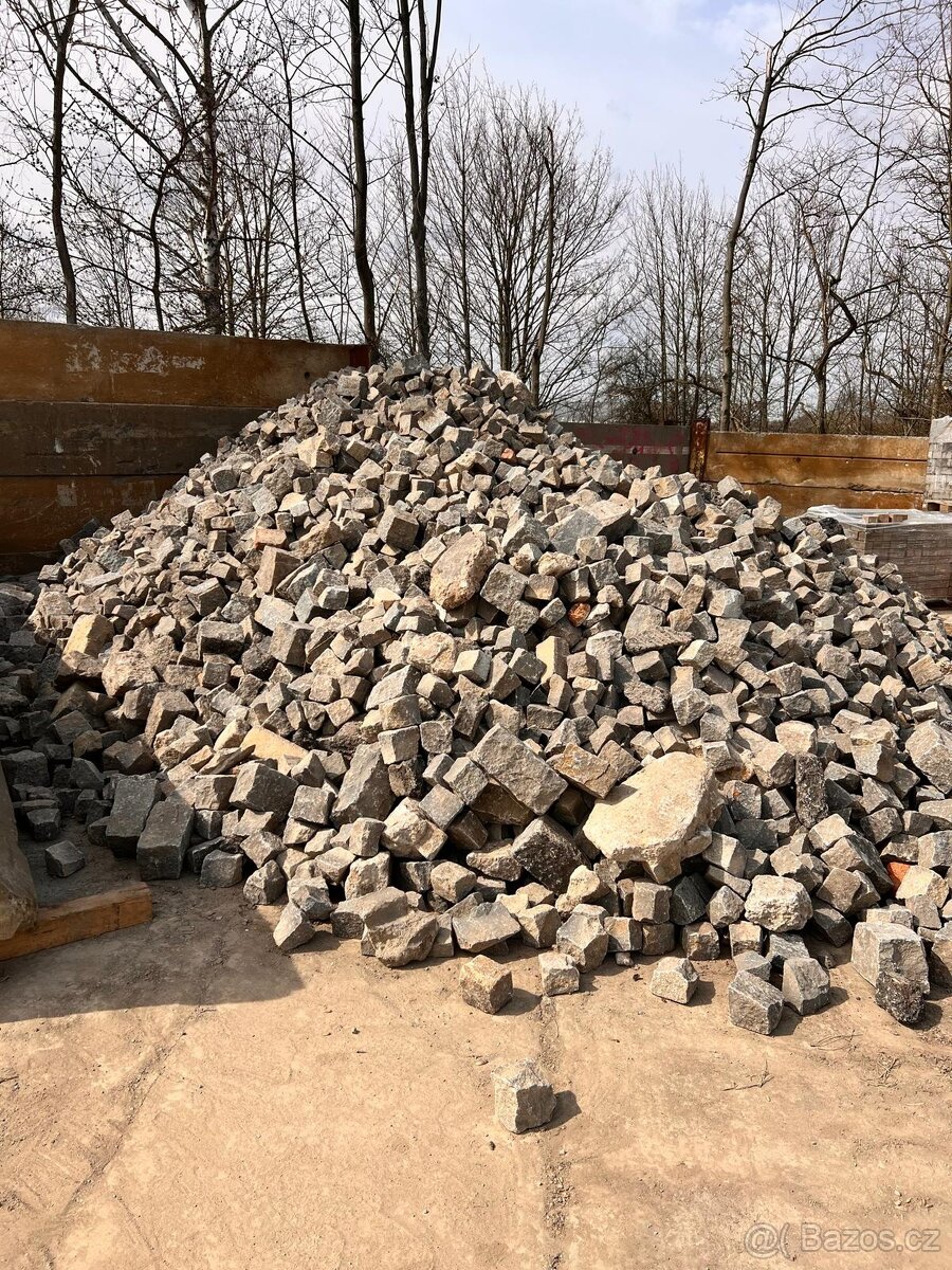 Žulové dlažební kostky