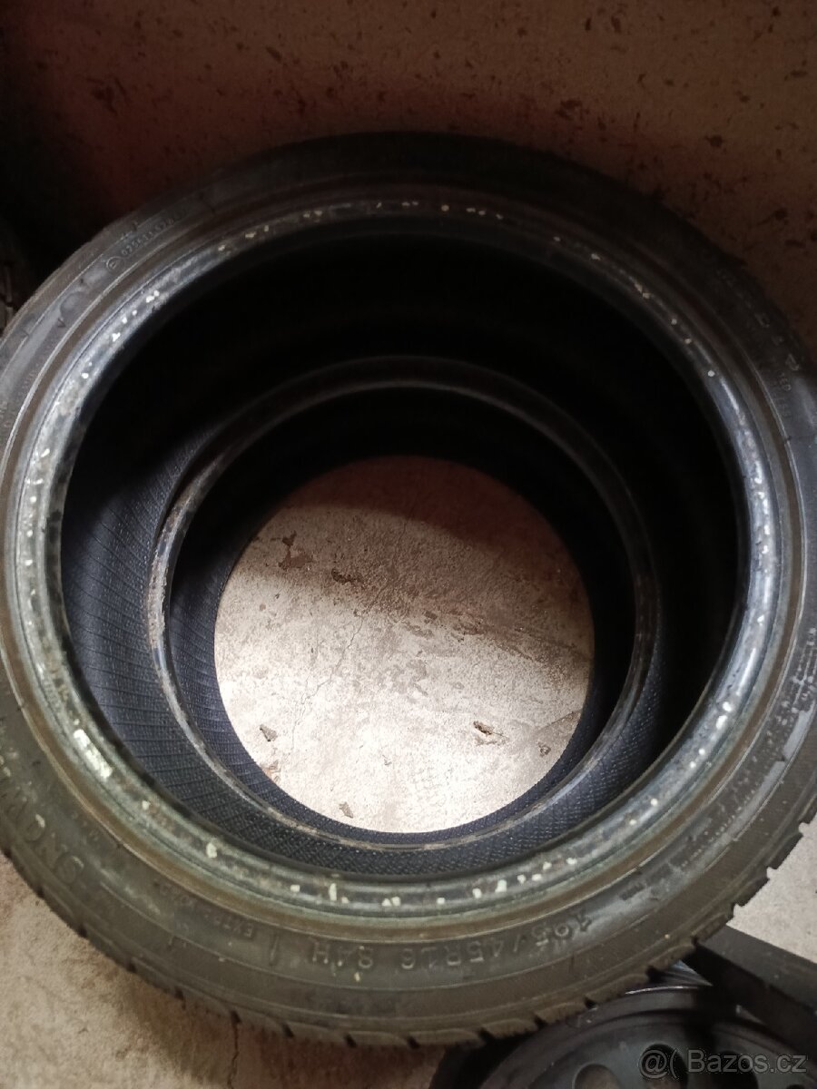 Zimní pneu 195/45 R16
