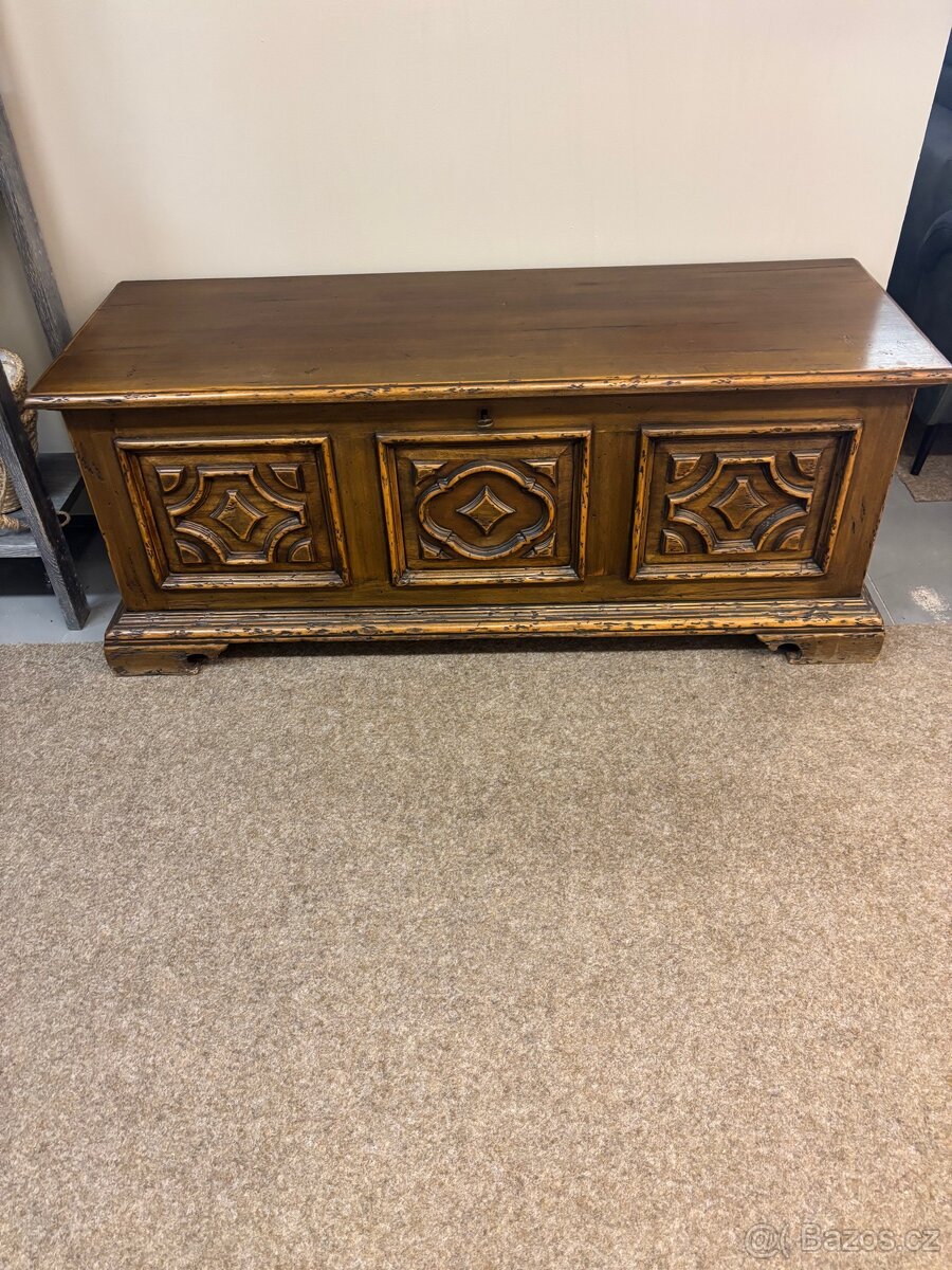 Starožitná truhla