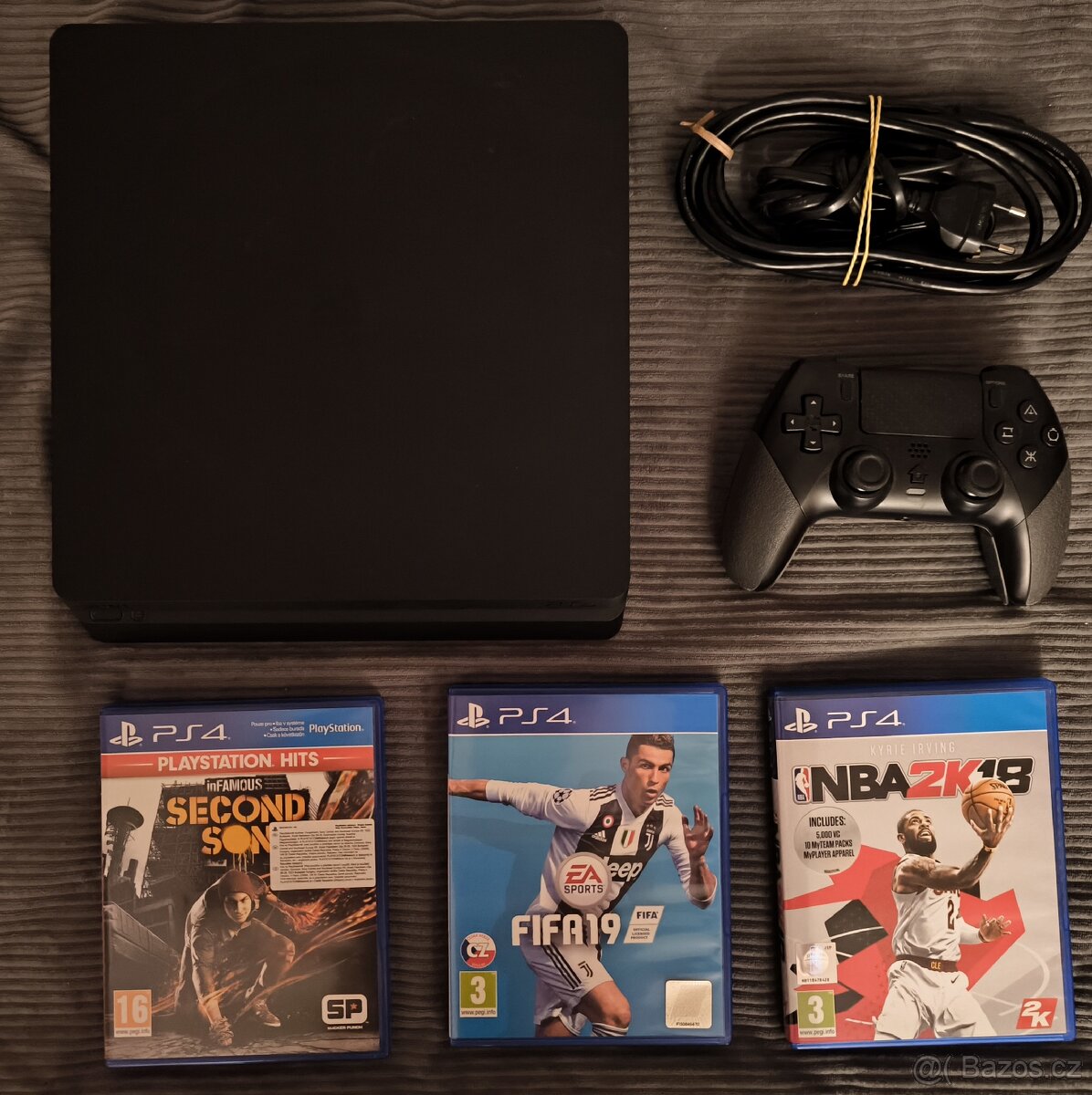 PLAYSTATION 4, ÚPLNĚ NOVÝ BEZDRÁTOVÝ OVLADAČ A HRY