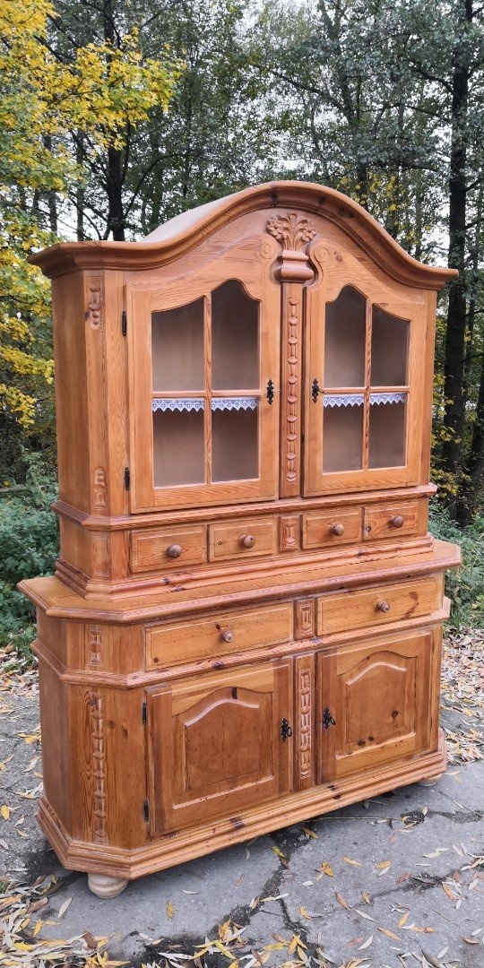 Celomasivní příborník se šuplíky