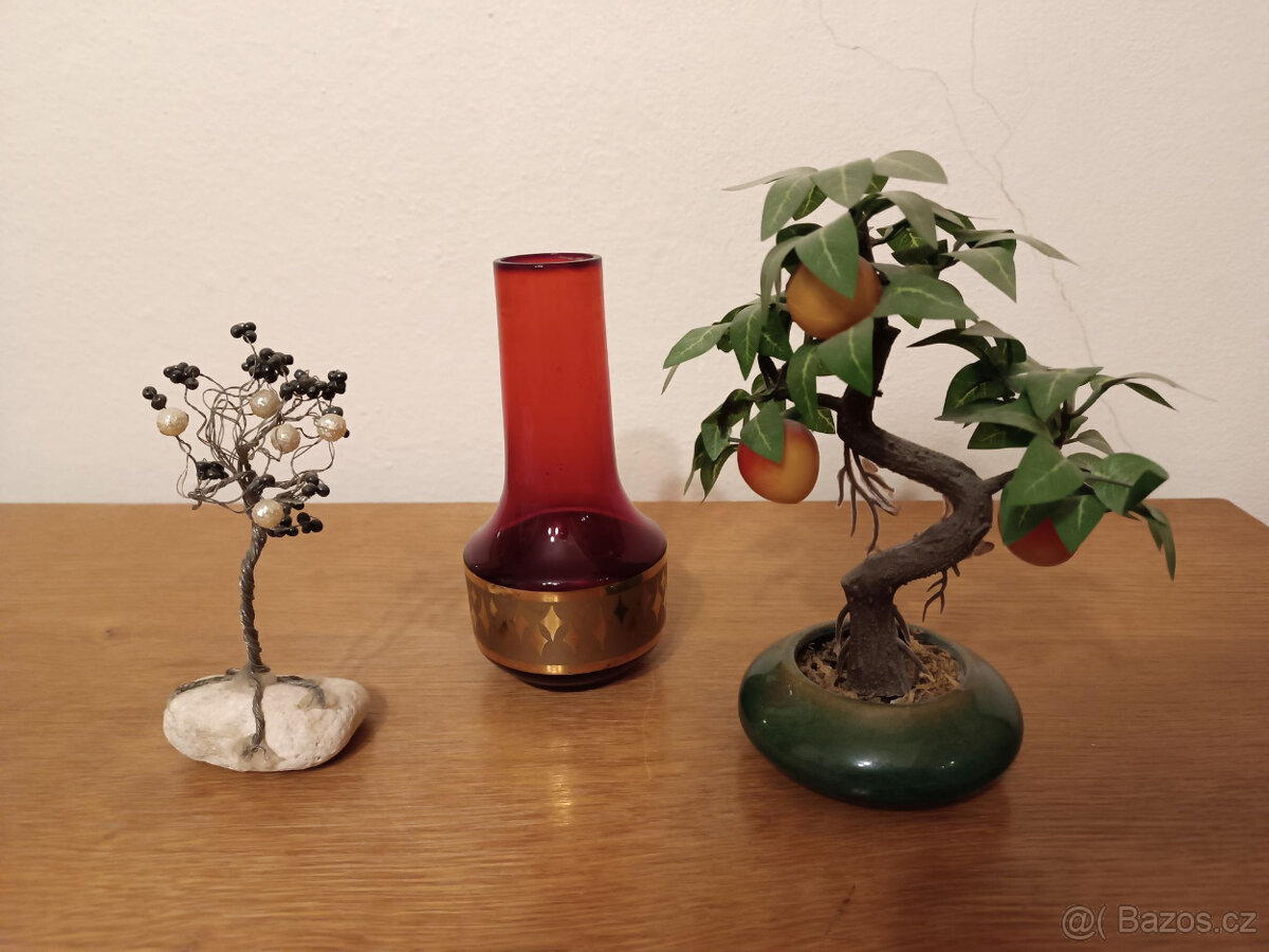 Dva stromečky a váza