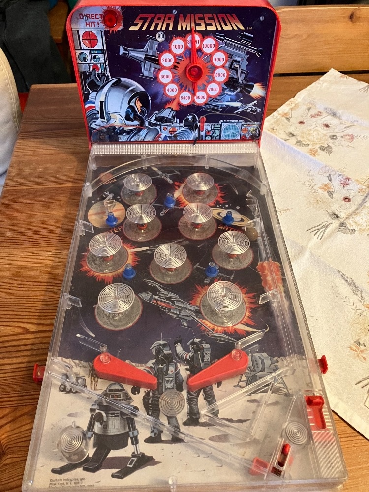 retro hračka flipper