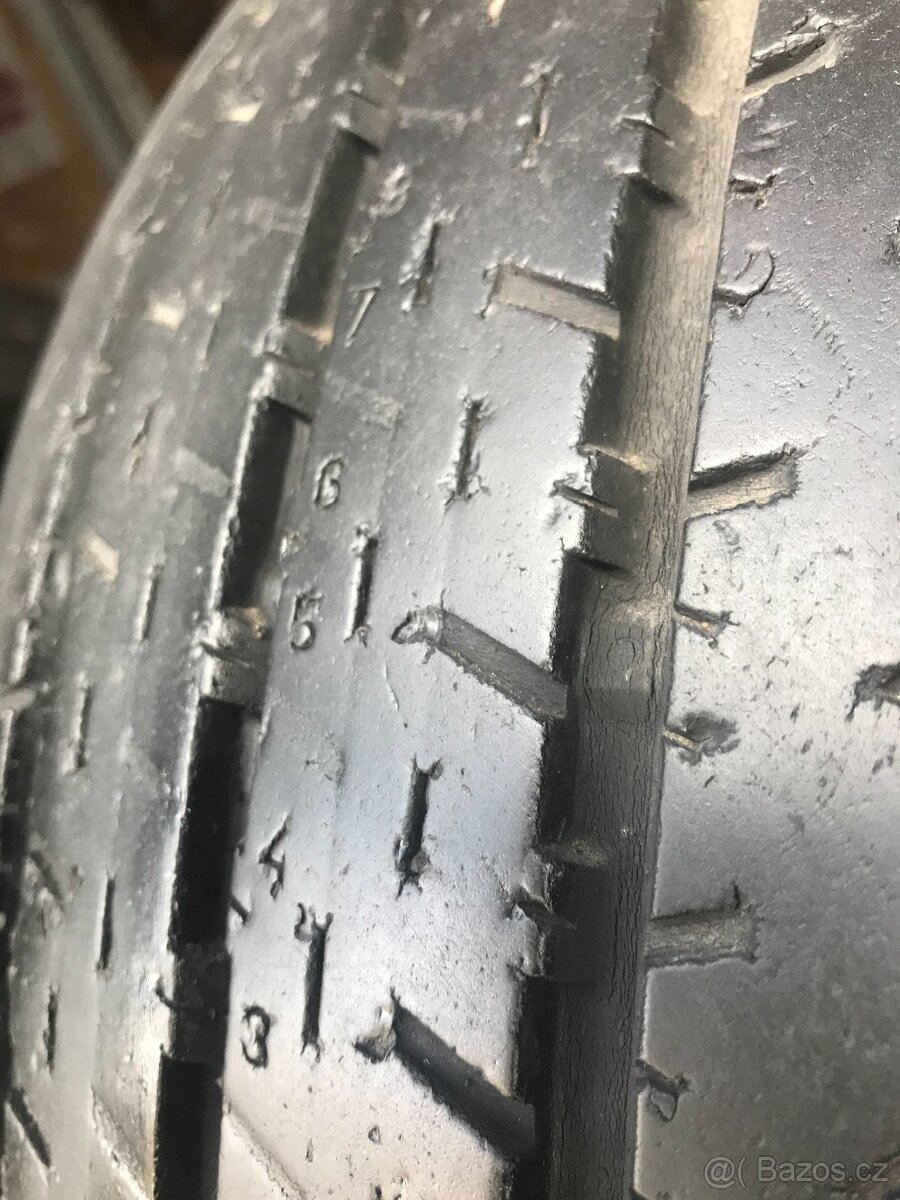 Letní pneu 235/65/16 c dva kusy Nokian