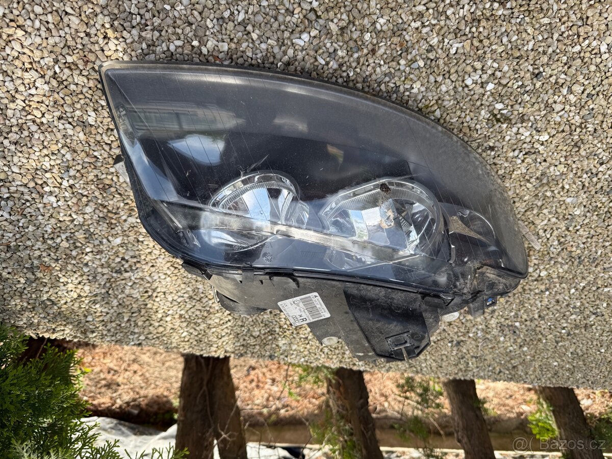 Přední světlo Audi A3 8P 2008