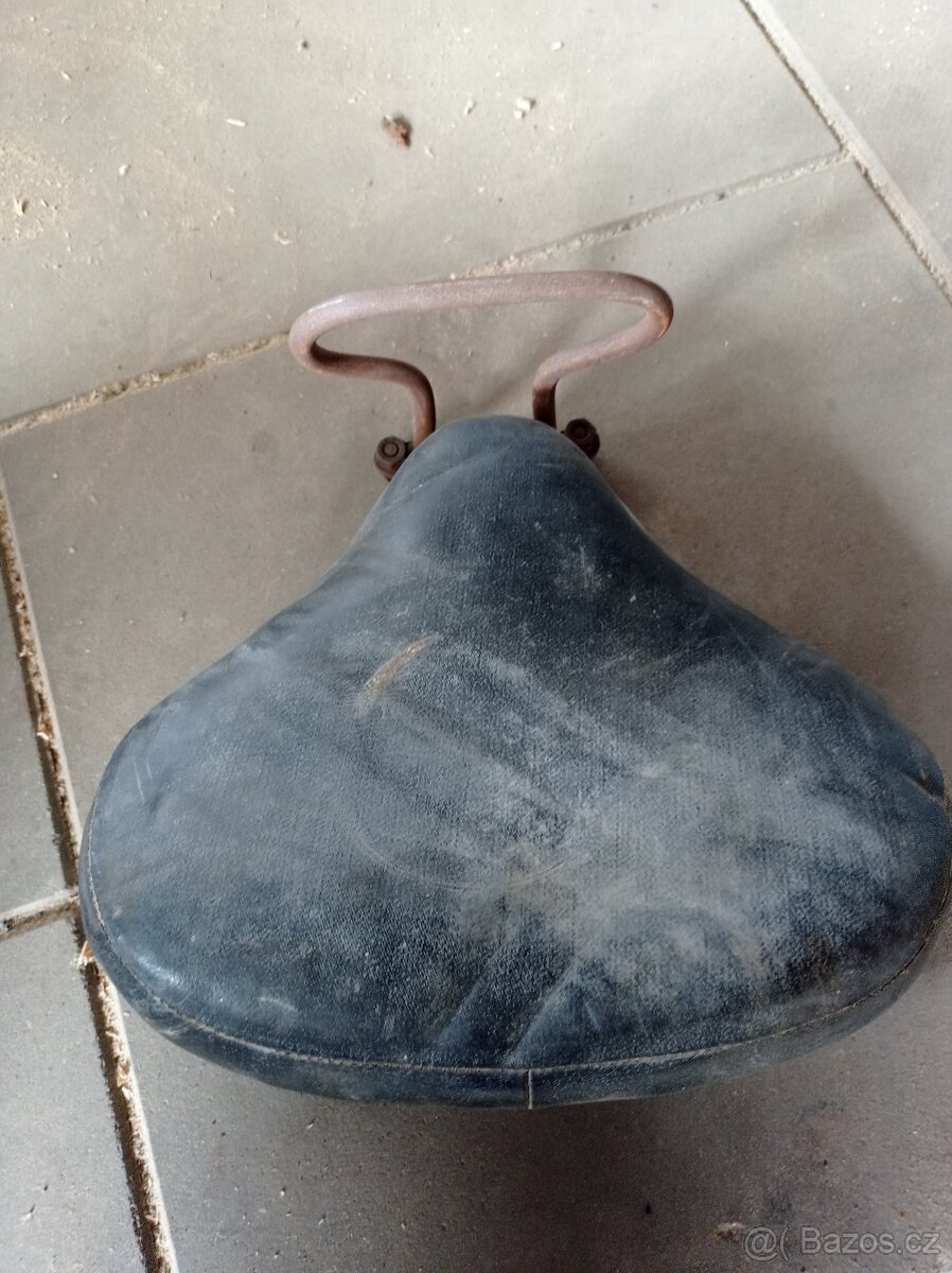 Tandemové sedlo Jawa pérák