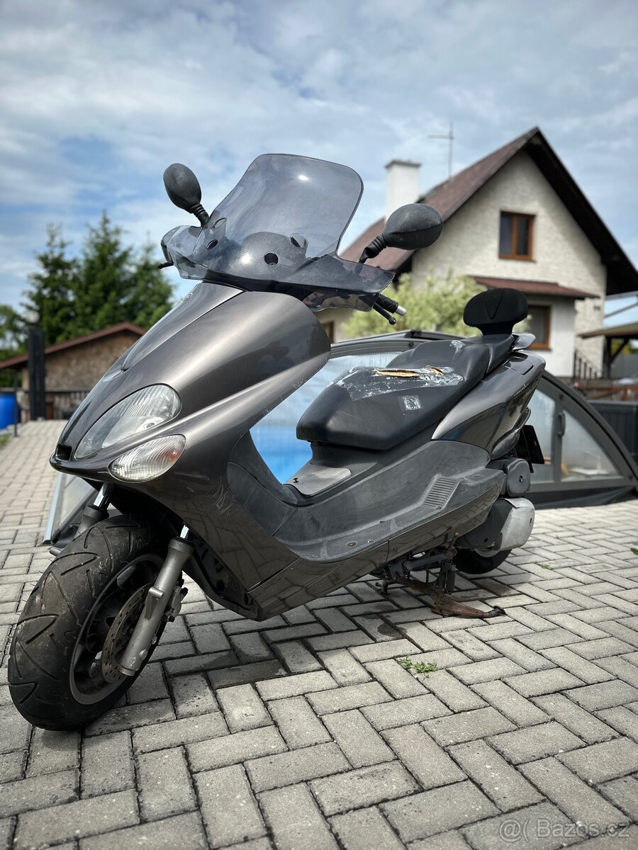 skútr Yamaha SE06 – 125 ccm (nepojízdný, na značkách)