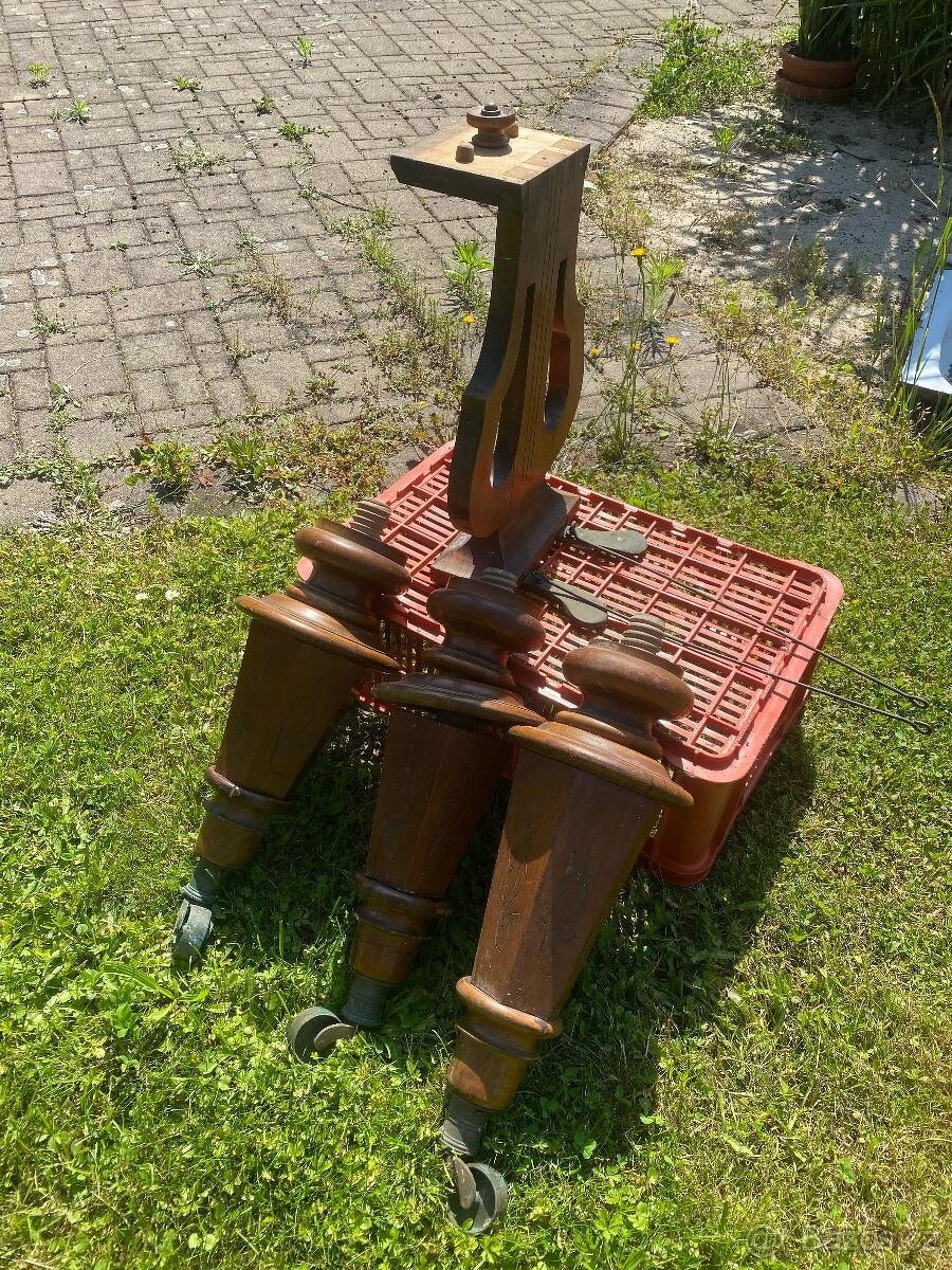 Starožitné nohy od klavíru včetně pedálů