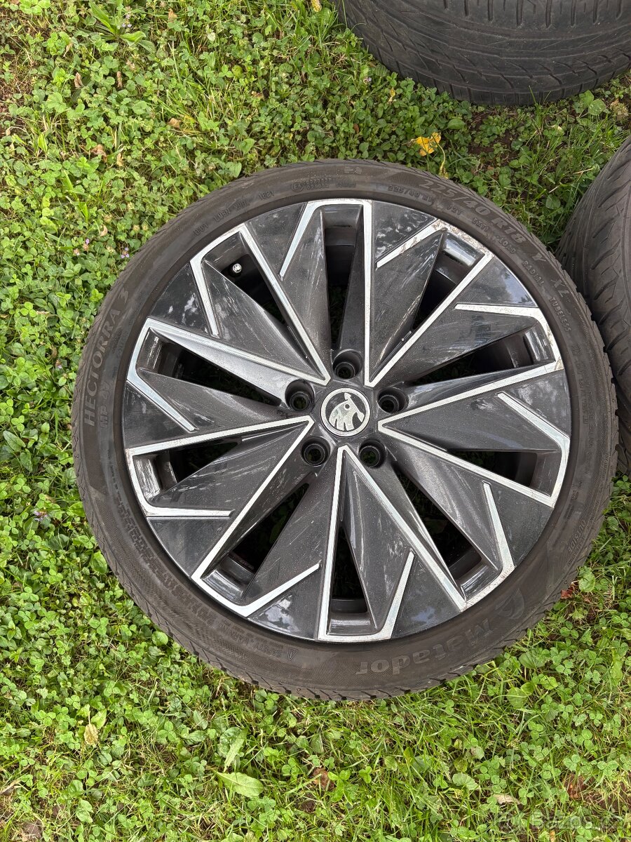 Alu Superb 3 propus s pneu 225/40r18