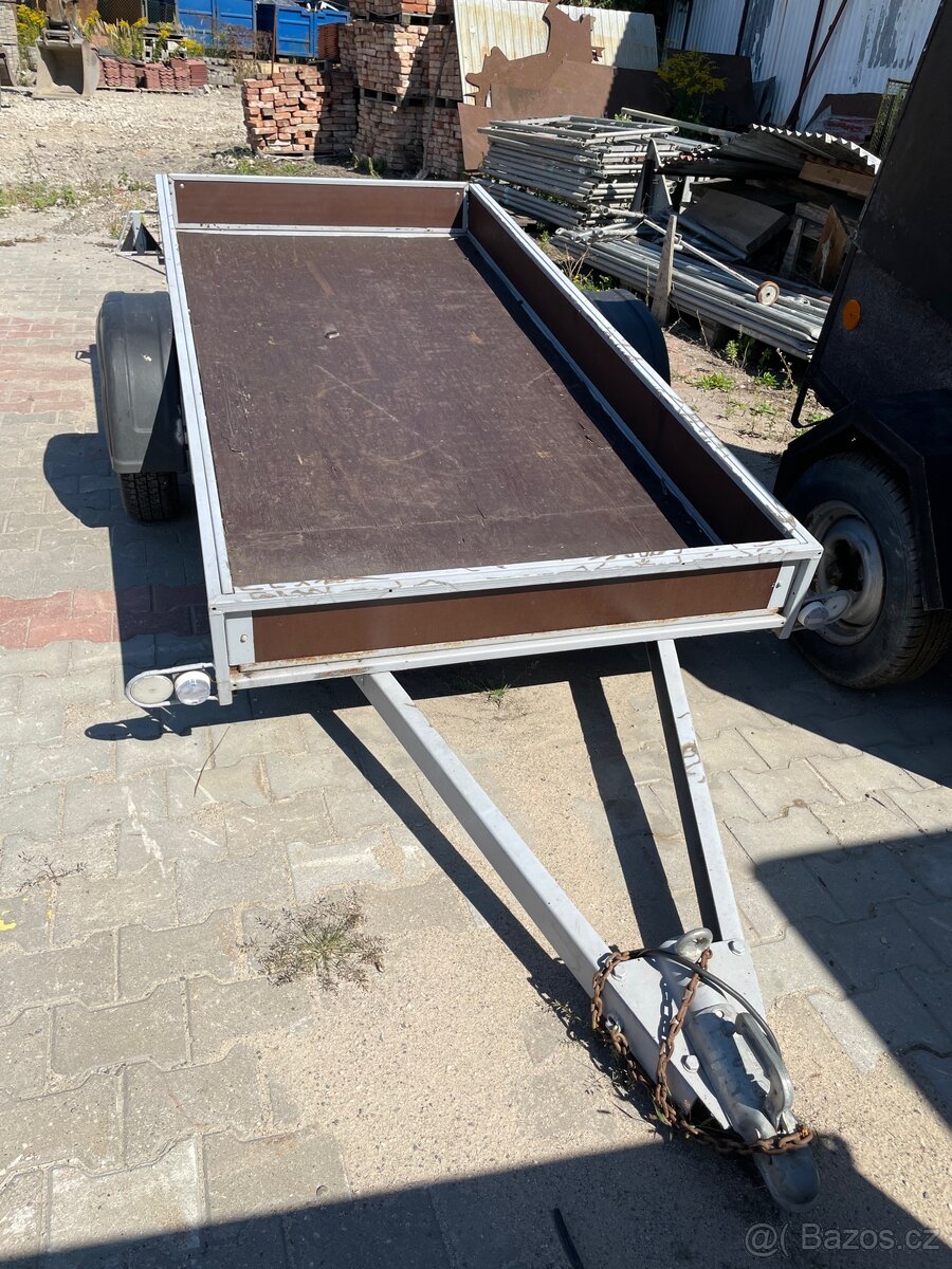 Nákladní přívěs super stav (ložná plocha 122 x 268 cm)