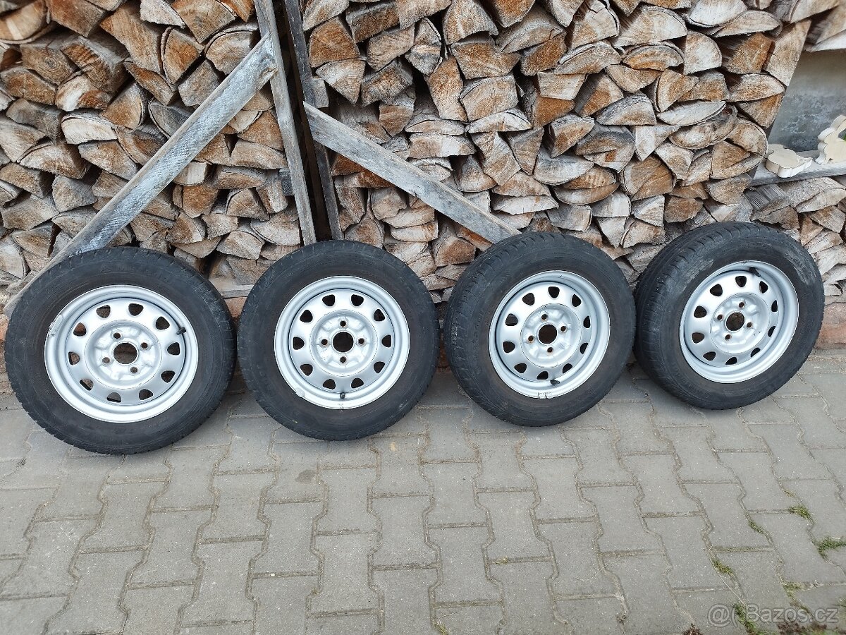 P: Sadu letních kol Škoda Felicia