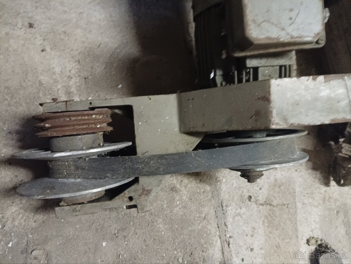Elektromotor s variátorem a brzdou