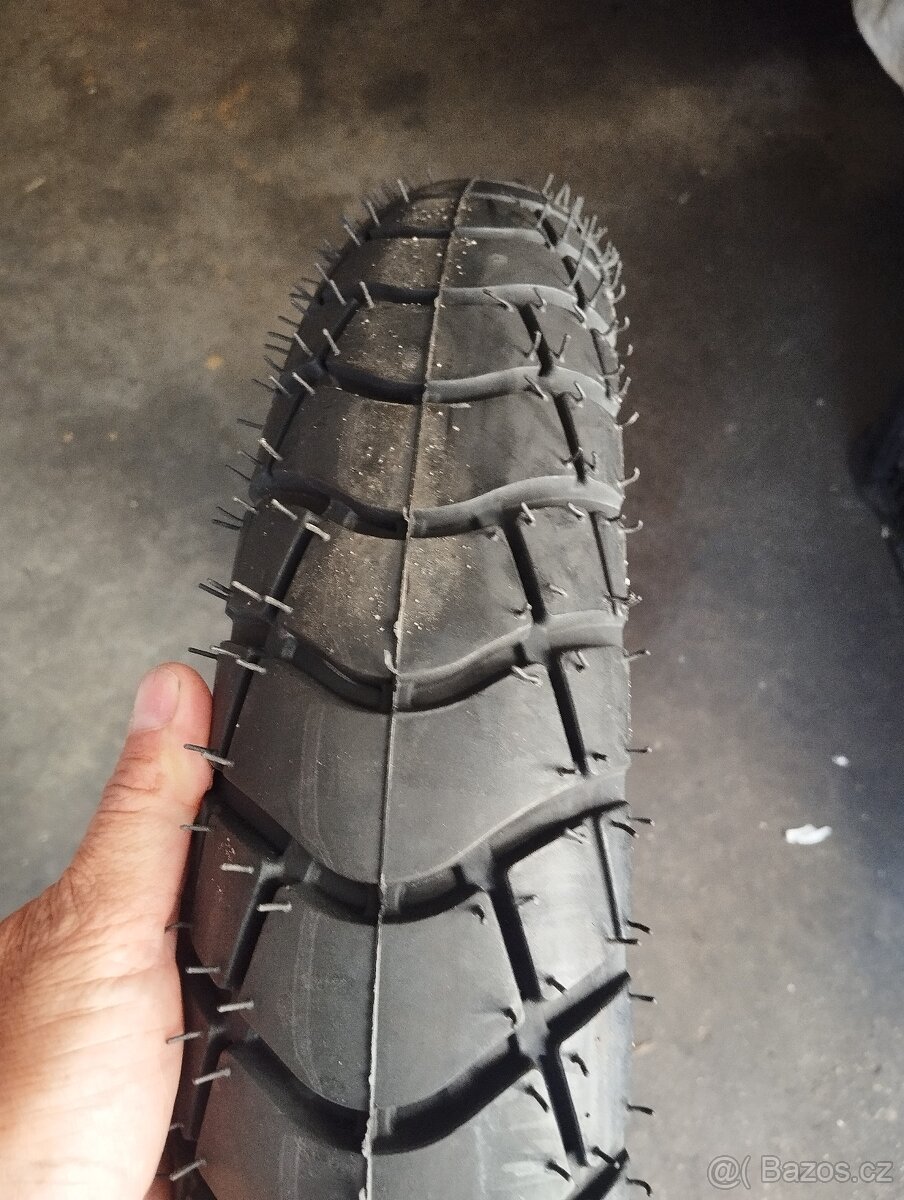 Pneu 100/90 - 18