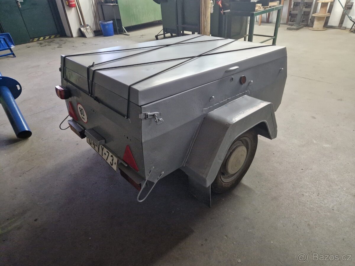 Skříňový přívěsný vozík – 400 kg, uzamykatelný, po renovaci