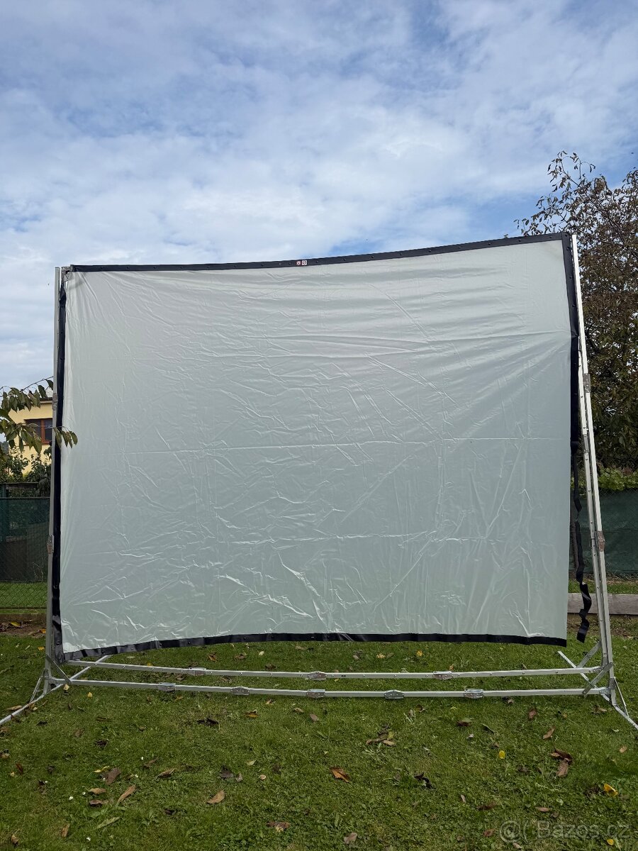 Venkovní projekční plátno s rámem 3,6x2,8m