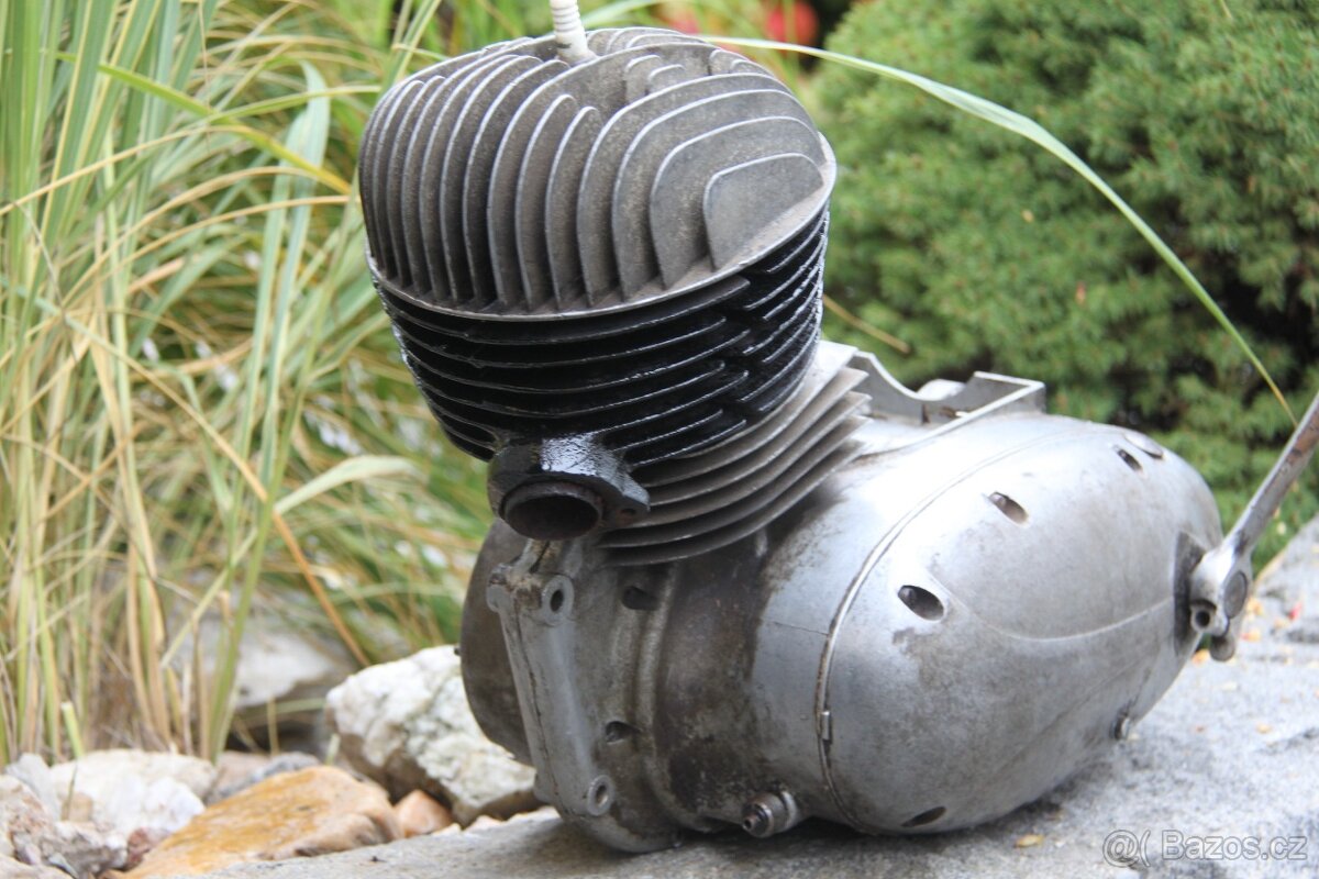 motor ČZ 250/455 jednovýfuk
