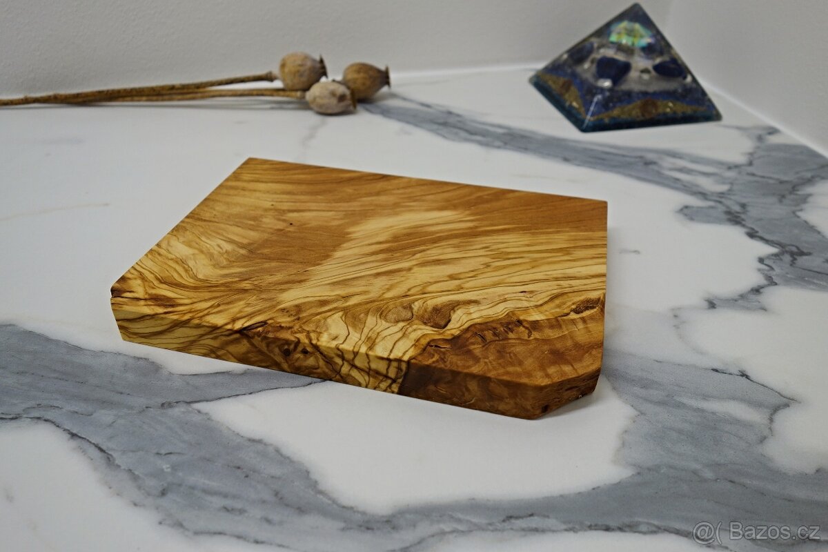 Olivové prkénko 225 x 160 x 21 mm
