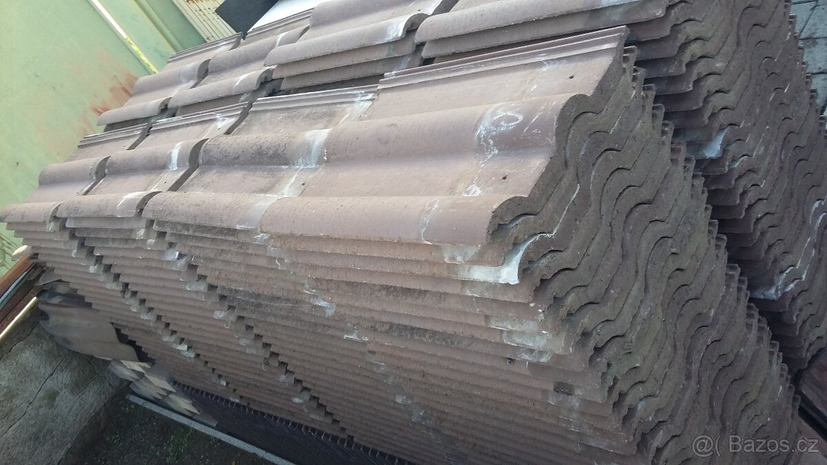 KM BETA hnědé matné střešní tašky přes 300 ks