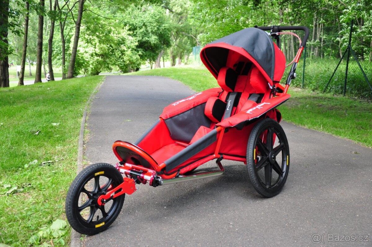 Sportovní outdoorový kočárek a přívěs za kolo