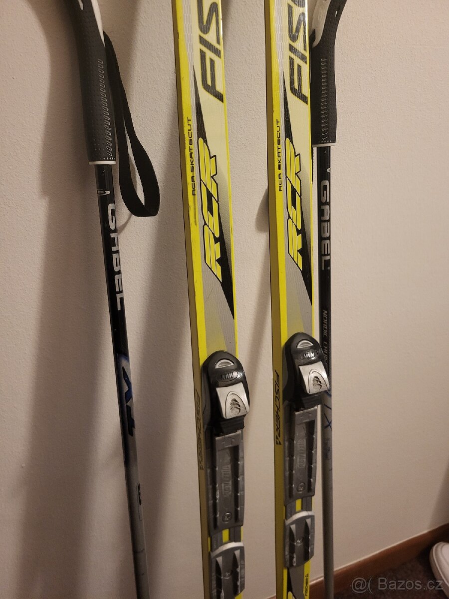 Prodám juniorské běžky Fisher skate + hůlky