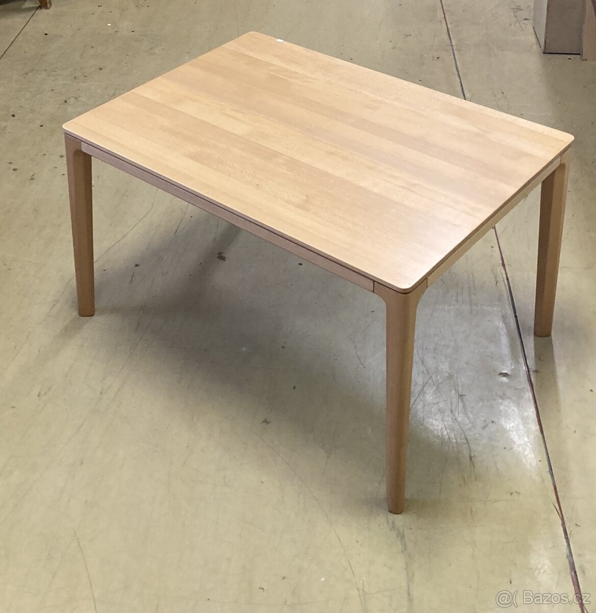 Nový konferenční stůl