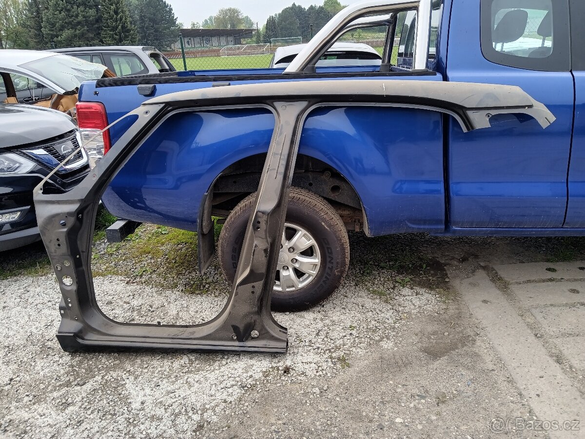 Výřezový díl levé bočnice Fiat 500L