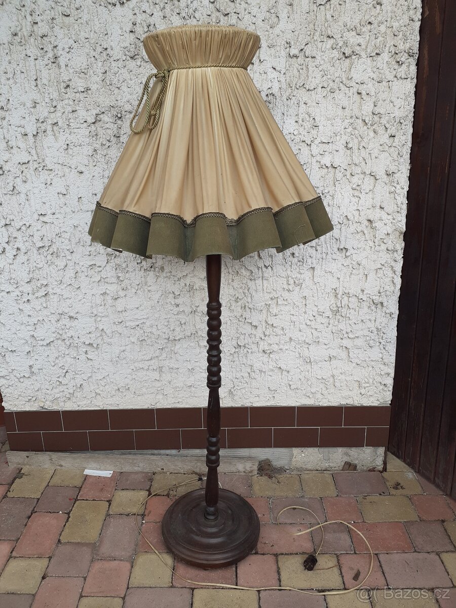 Starožitná stojací lampa