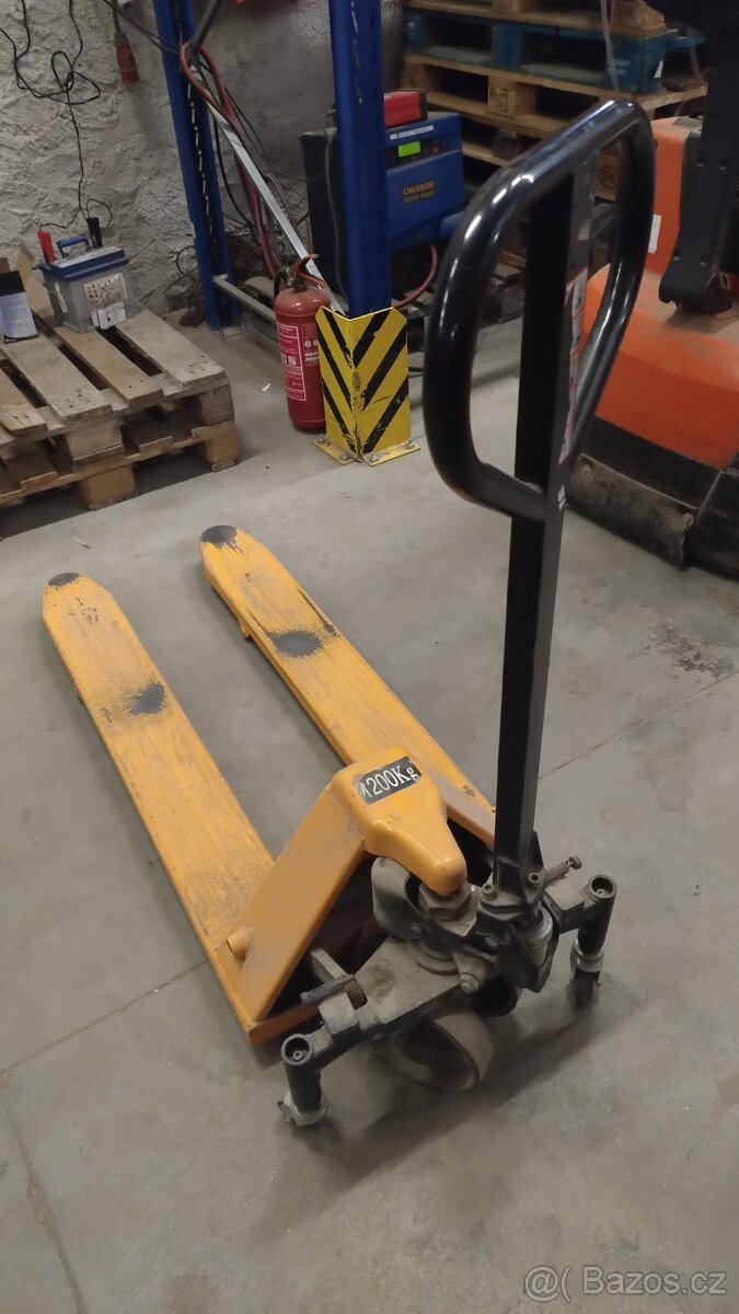 Paletový vozík s bočním posunem