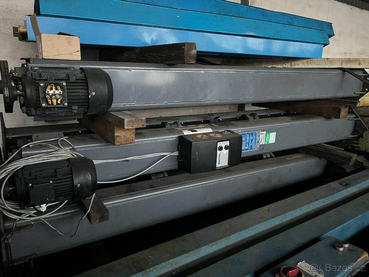 Dvousloupový zvedák Stenhoj