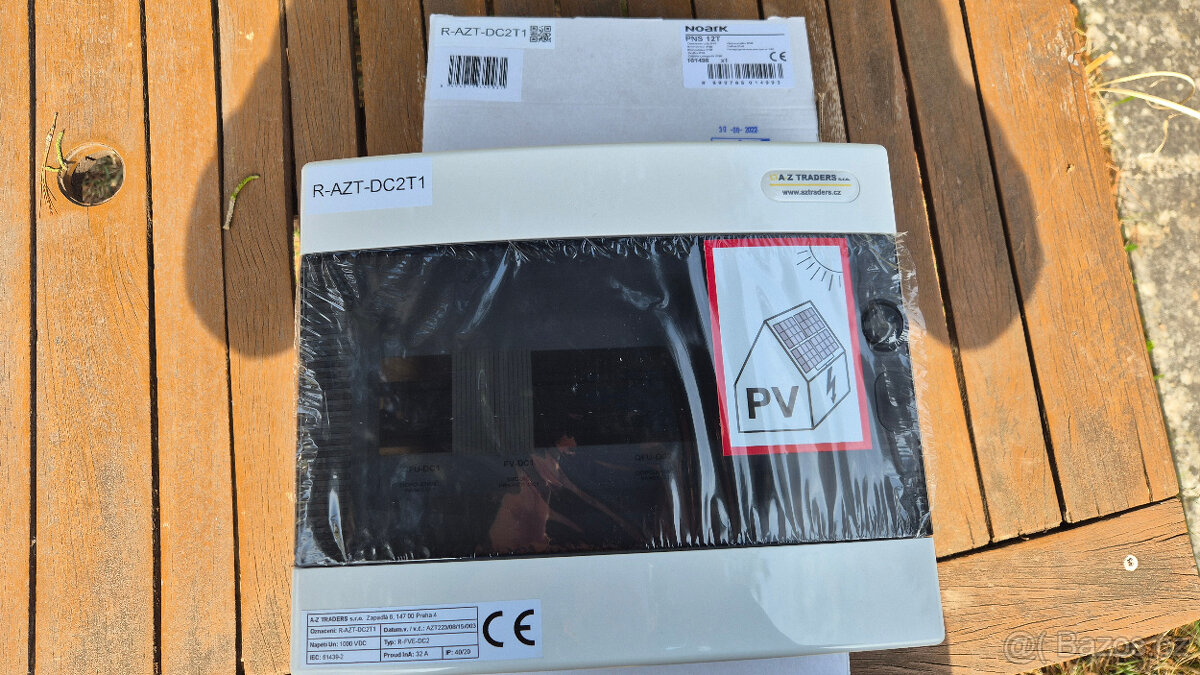 Rozvaděč AZ (pro FVE) - 12 pozic. Venkovní použítí IP 40/20