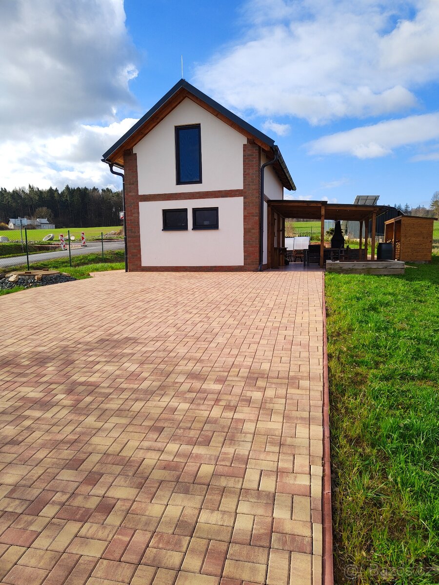 Novostavba chaty včetně pozemku 1850m2