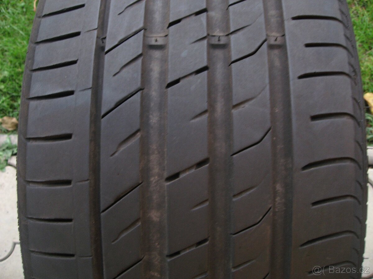 PRODÁM LETNÍ PNEU 245/35R19 NEXEN N FERA SU1 93Y 2x