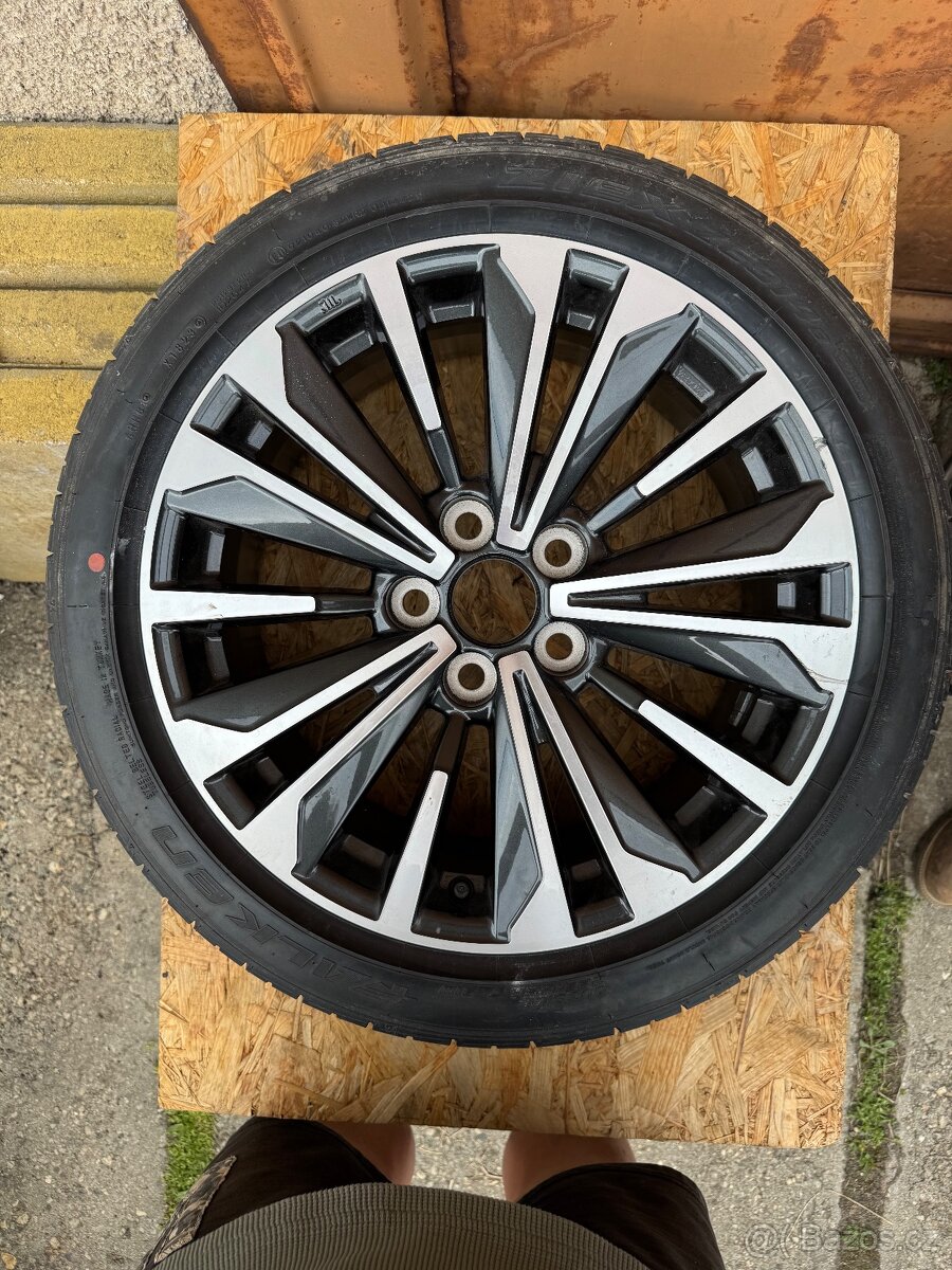 Toyota AL disk+nová pneu