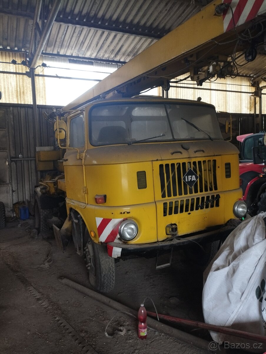 Autojeřáb IFA ADK 70.