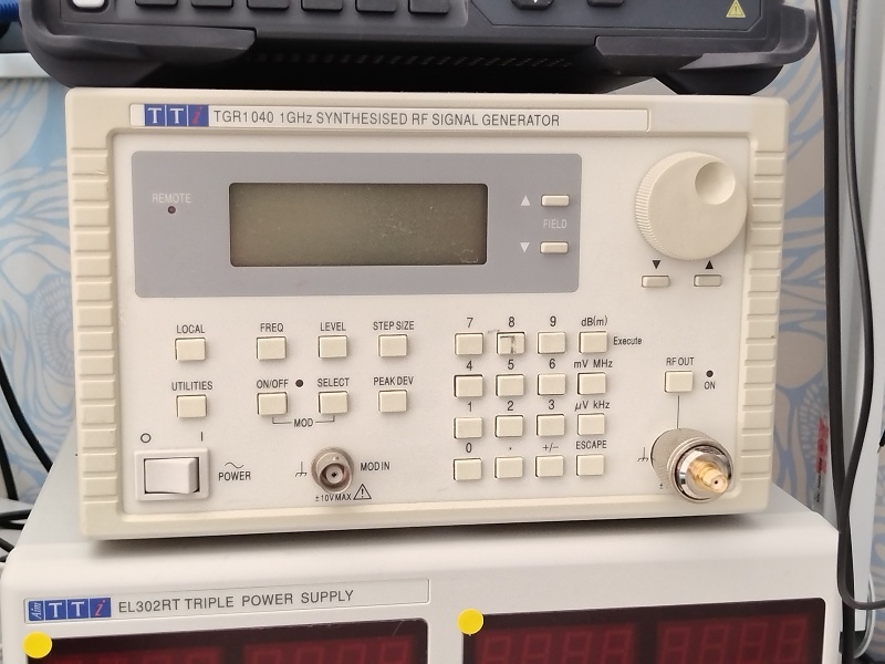 TTi TGR 1040 signální generátor 10 MHz – 1.000 MHz