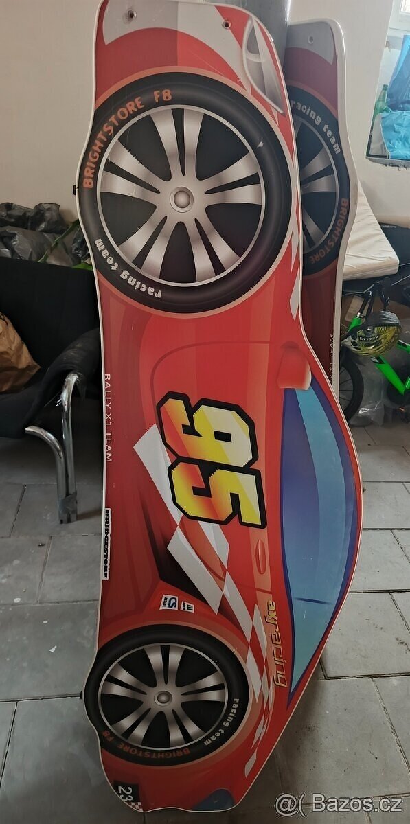 Dětská postel auto