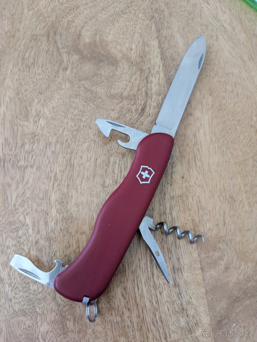 Victorinox Picnicker Red