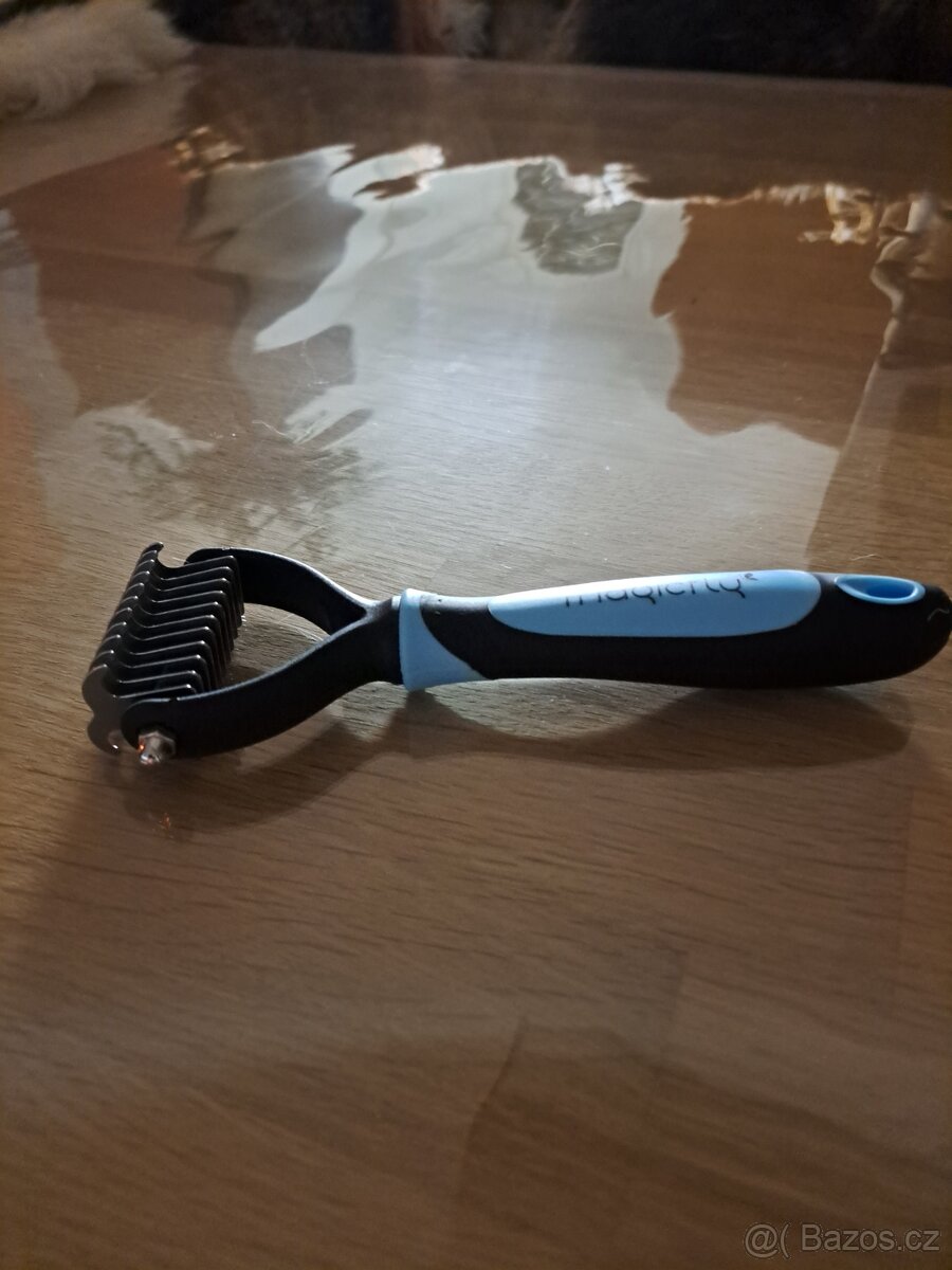 Kartáč na vyčesávání kočičích chlupů