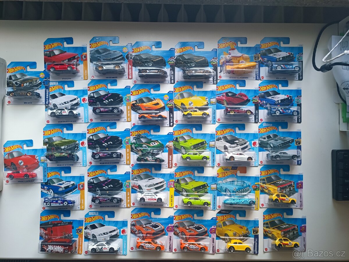 Prodám sbírku Hot Wheels autíček