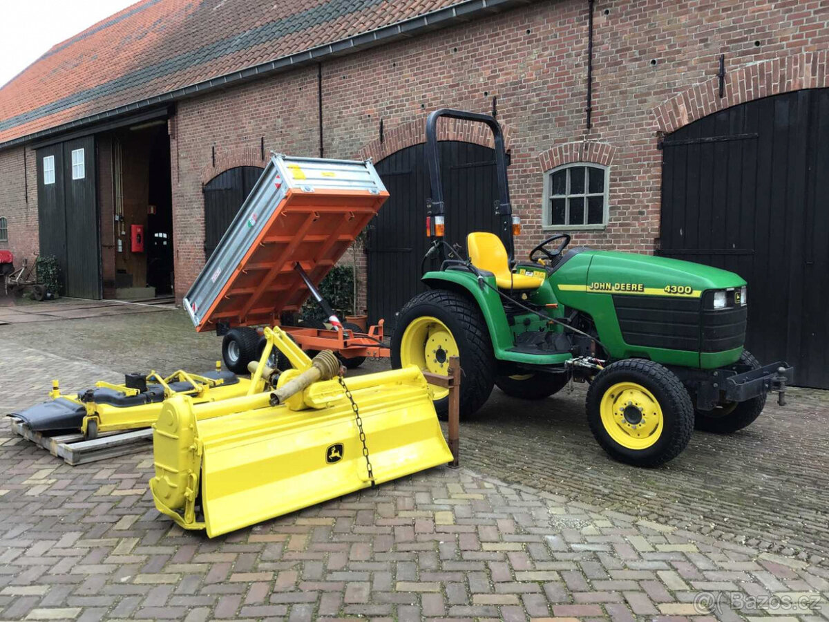 Traktor John Deere 4300 4x4 32PK