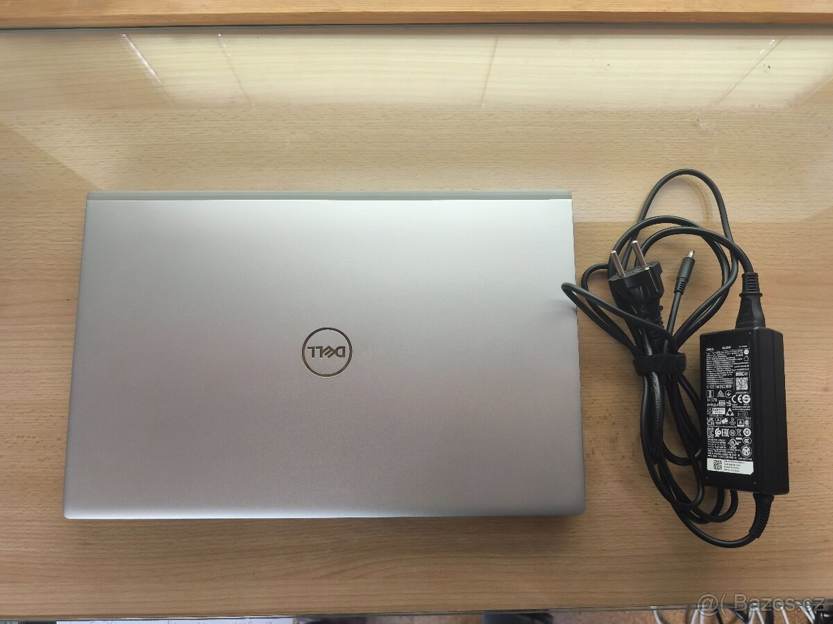 Dell Inspiron 15 (5502) Silver kovový