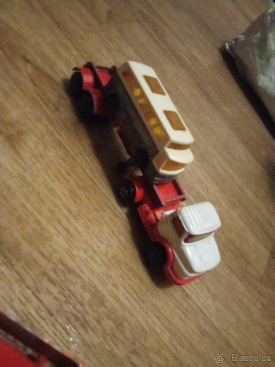 Retro autíčka matchbox gorgi angličaky