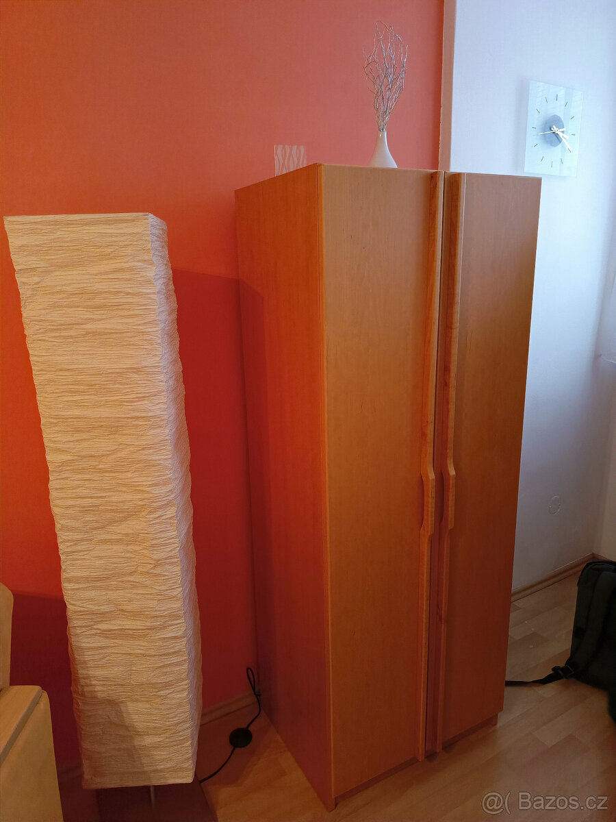 Šatní skříň 156x60x45 cm
